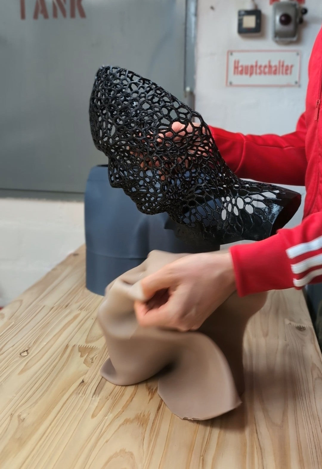 Flexible mask stand for silicone masks, latex masks. Head form for silicone masks